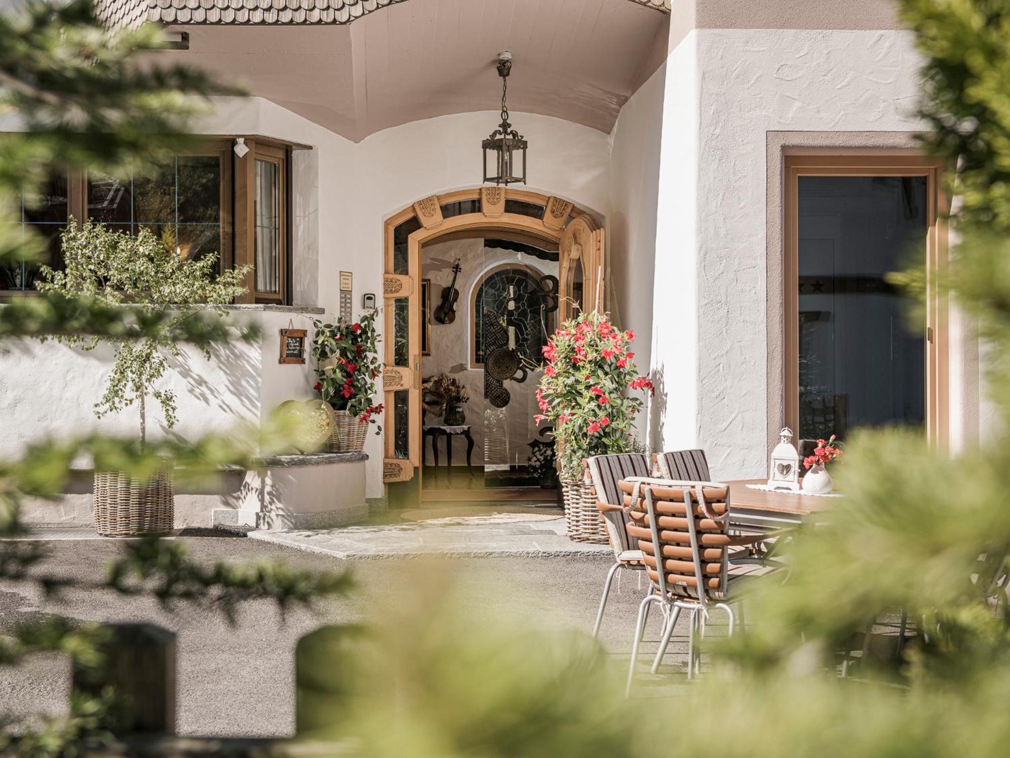 Apparthotel "Landhaus Veronika" Mayrhofen Luaran gambar